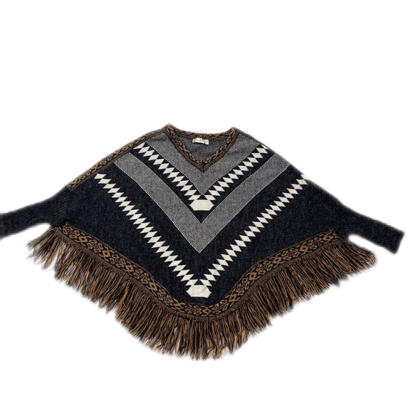 Women’s Poncho - Picture 2 of 4